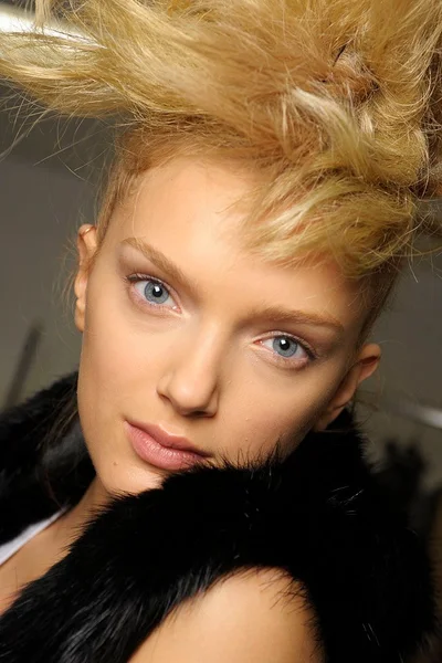 Look 10